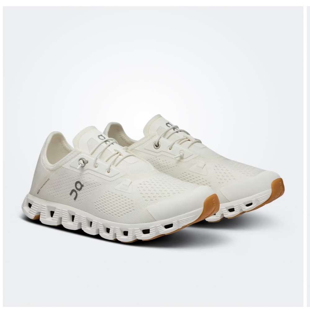 On Cloud 5 Coast Women’s Sneakers 9.5 White